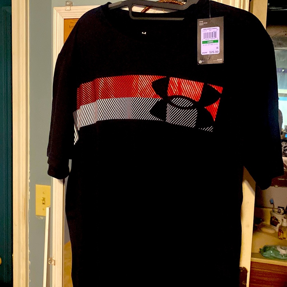 NWT MENS UNDER ARMOUR T-SHIRT
